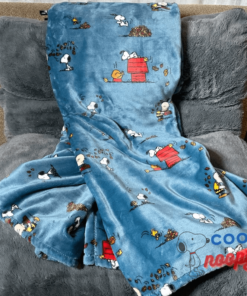 NEW Fall Season Thanksgiving Charlie Snoopy Woodstock and A Pile of Leaves Throw Blanket