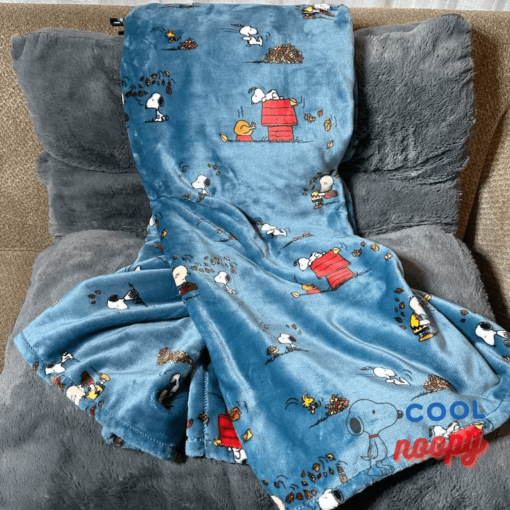 NEW Fall Season Thanksgiving Charlie Snoopy Woodstock and A Pile of Leaves Throw Blanket