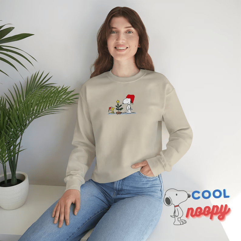 Peanuts Snoopy Mistletoe Tester Holiday Christmas Men's and Big Men's  Pullover Graphic Sweatshirt 