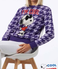 Woman crewneck pied de poule sweater with Snoopy print