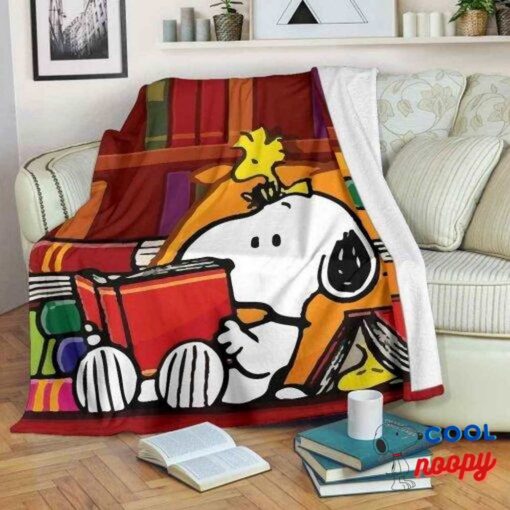 Bookworm Snoopy Premium Blanket 1