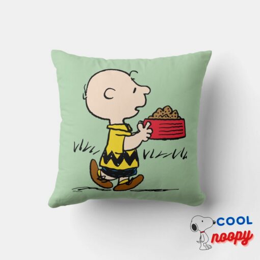 Peanuts Charlie Brown With Snoopys Dish Throw Pillow 4