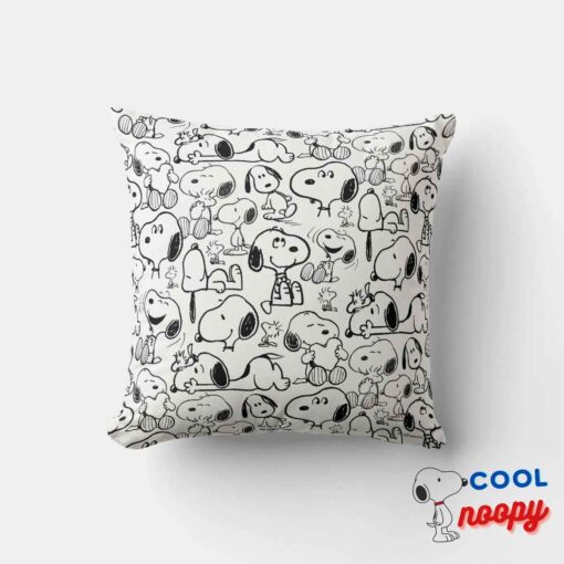 Snoopy Smile Giggle Laugh Pattern Throw Pillow 5