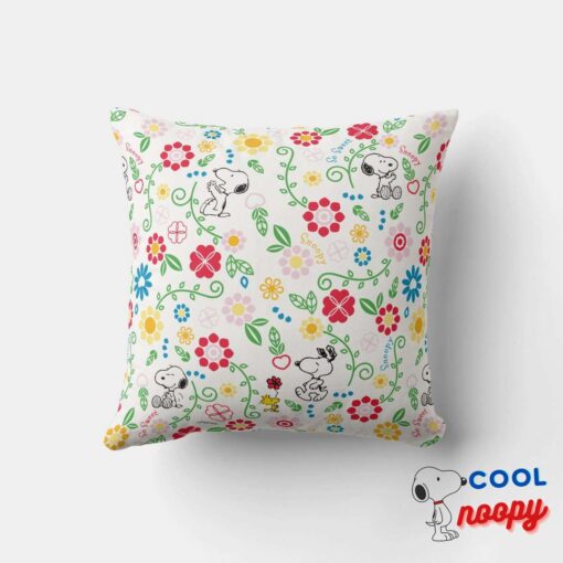Snoopy So Sweet Flower Pattern Throw Pillow 4