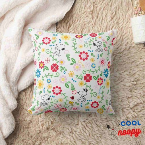Snoopy So Sweet Flower Pattern Throw Pillow 8