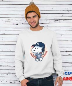 Surprising Snoopy New York Yankees Logo T Shirt 1