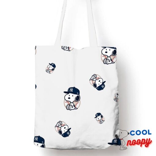 Superb Snoopy New York Yankees Logo Tote Bag 1