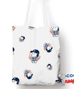 Surprising Snoopy New York Yankees Logo Tote Bag 1